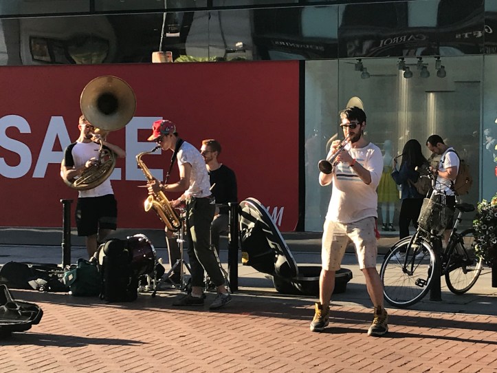 61C4AEC0-5A4B-4956-A0DD-FB83432AD377