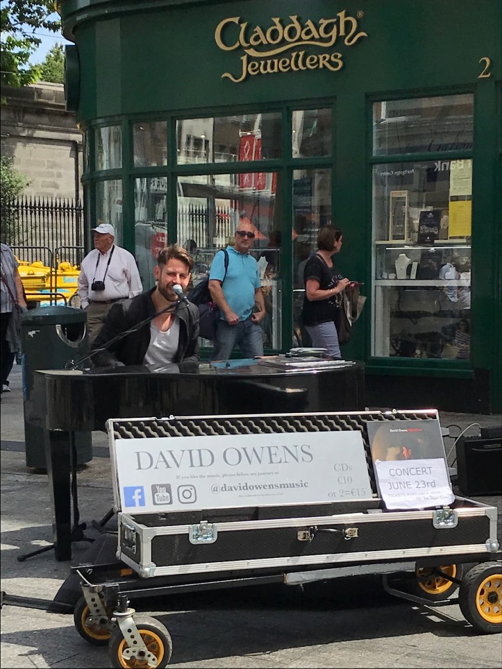 B33D18A0-8601-4EB6-BD6F-9039B87DC89D