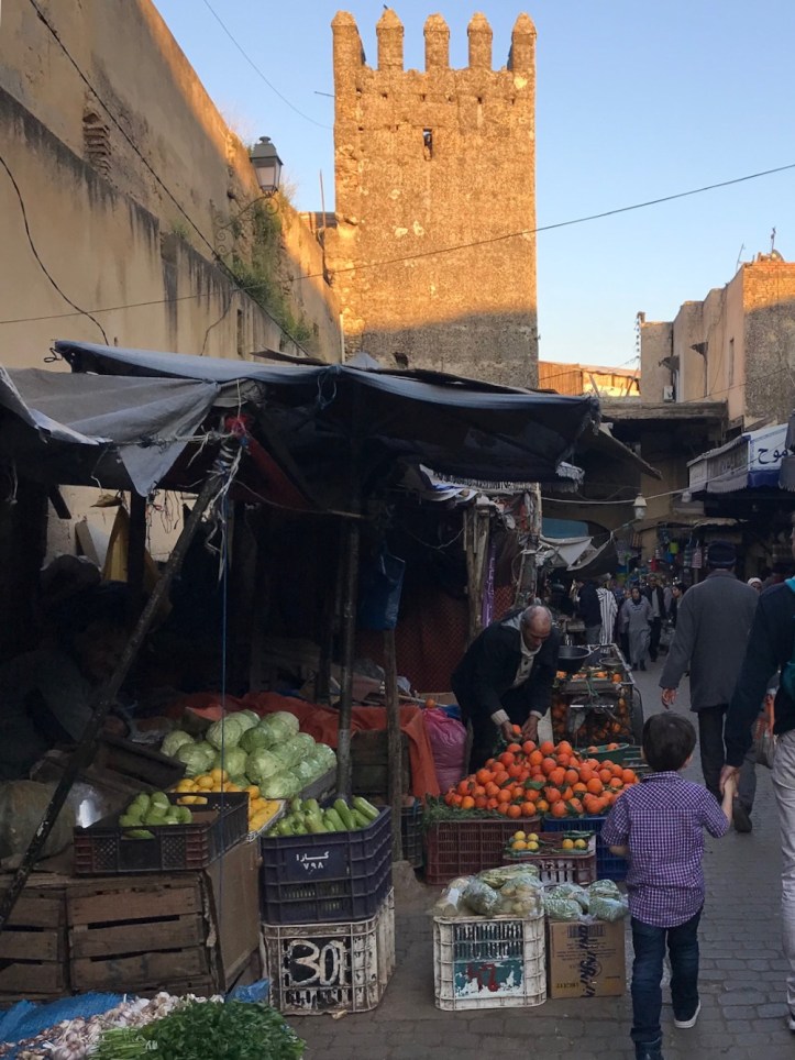 In giro al mercato di Fes con i bambini