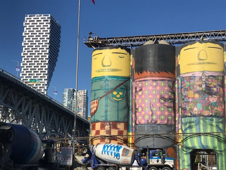 Street art a Vancouver ad opera dei brasiliani Os Gemeos