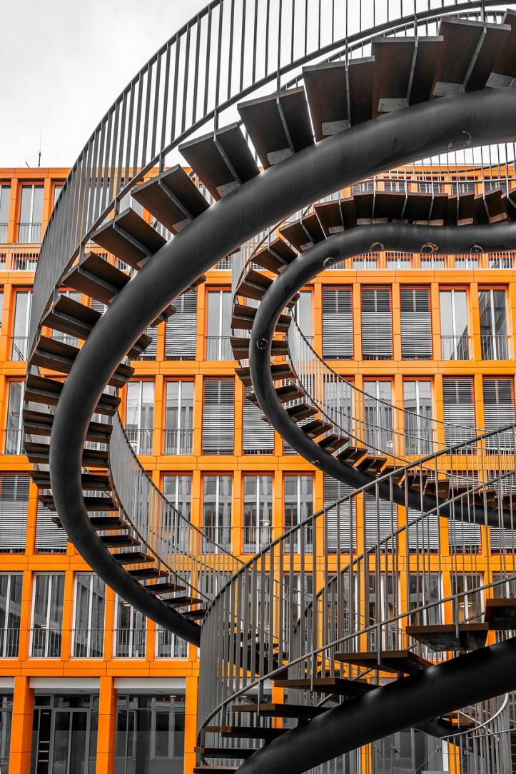 Le scale infinite, opera dell’artista danese Eliasson, Monaco di Baviera