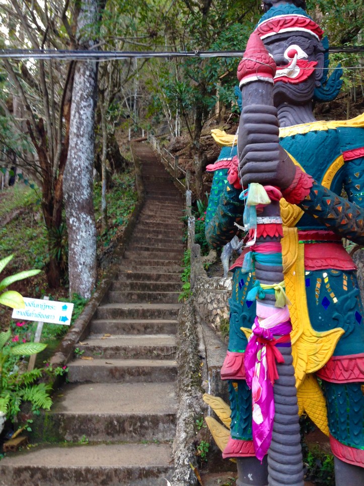 Ingresso alla grotta di Chiang Dao, Thailandia