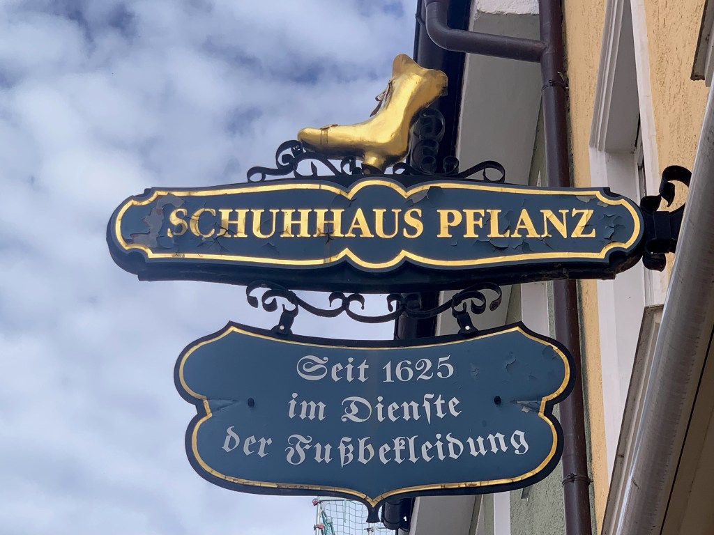  Antica insegna di negozio a Landsberg in Germania