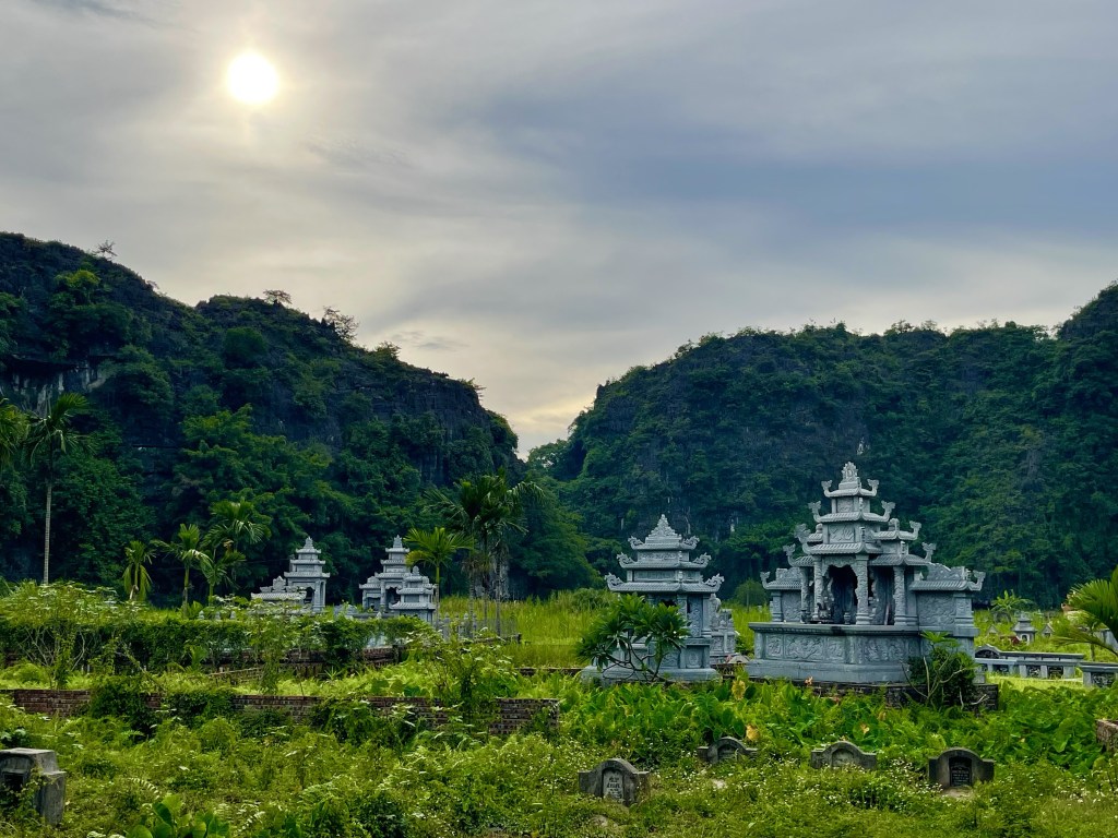 Cimitero a Tam Coc Vietnam 